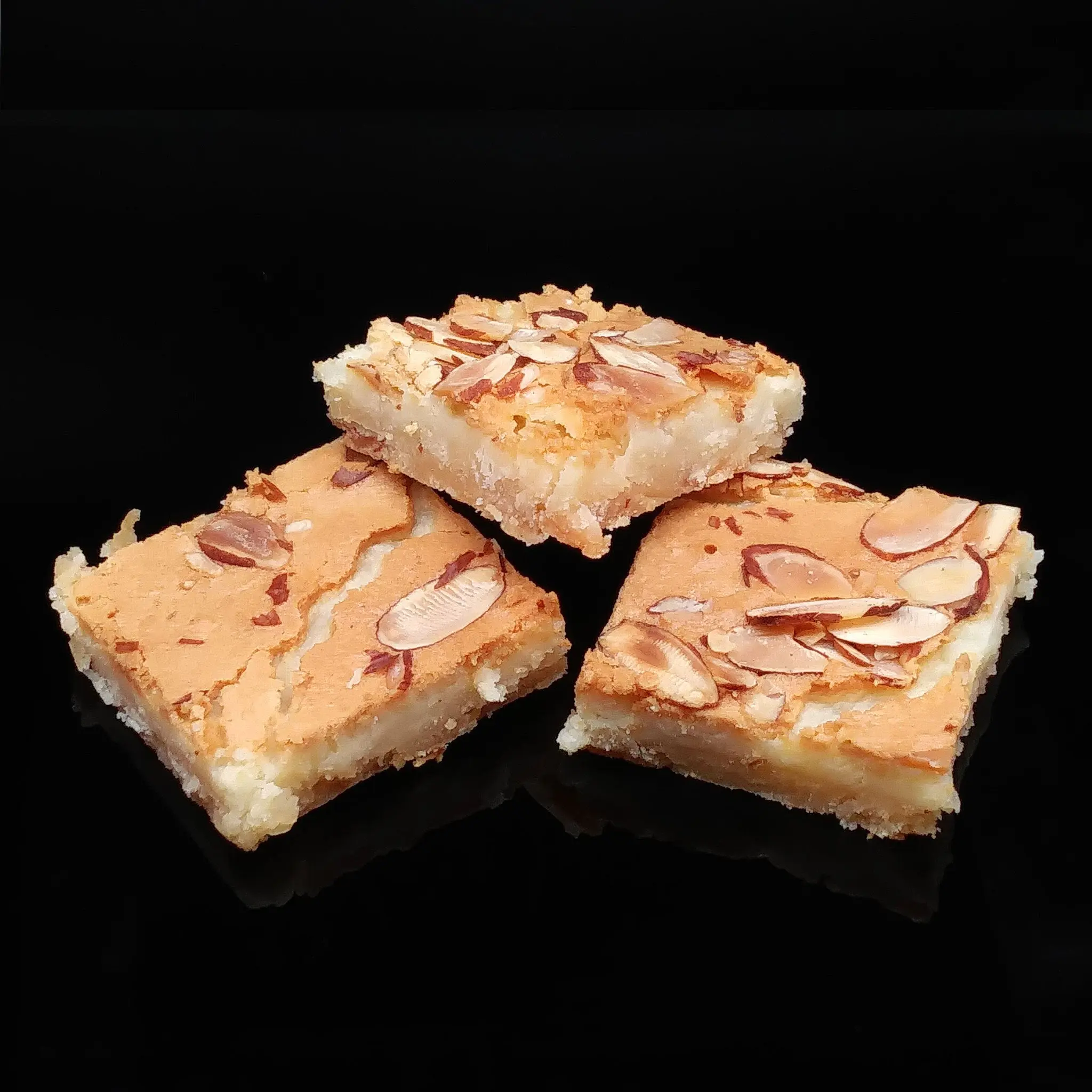 Gooey Almond Bars - 6 pcs